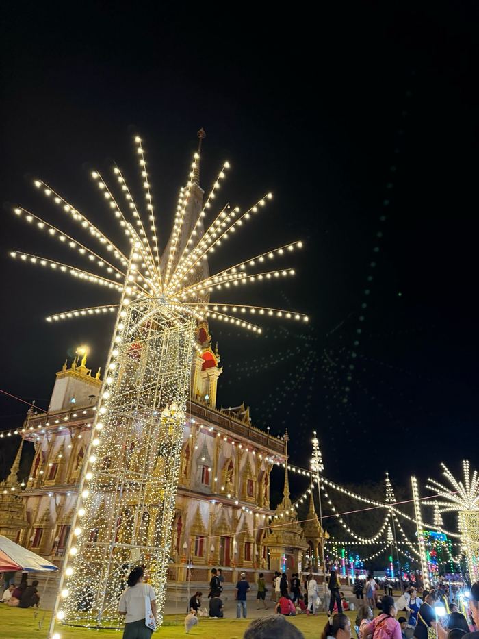 Light displays at a night market