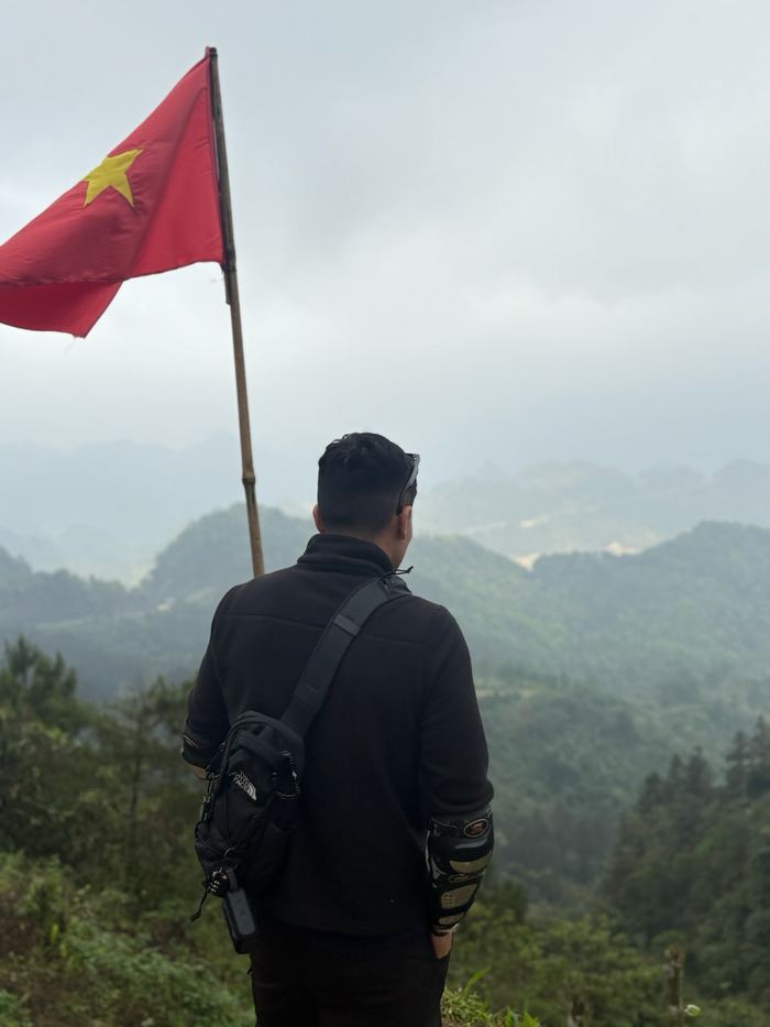 Looking out over the mountains next to a Vietnamese flag