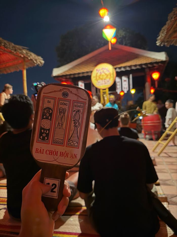 Bai choi folk bingo on a Hoi An street at night