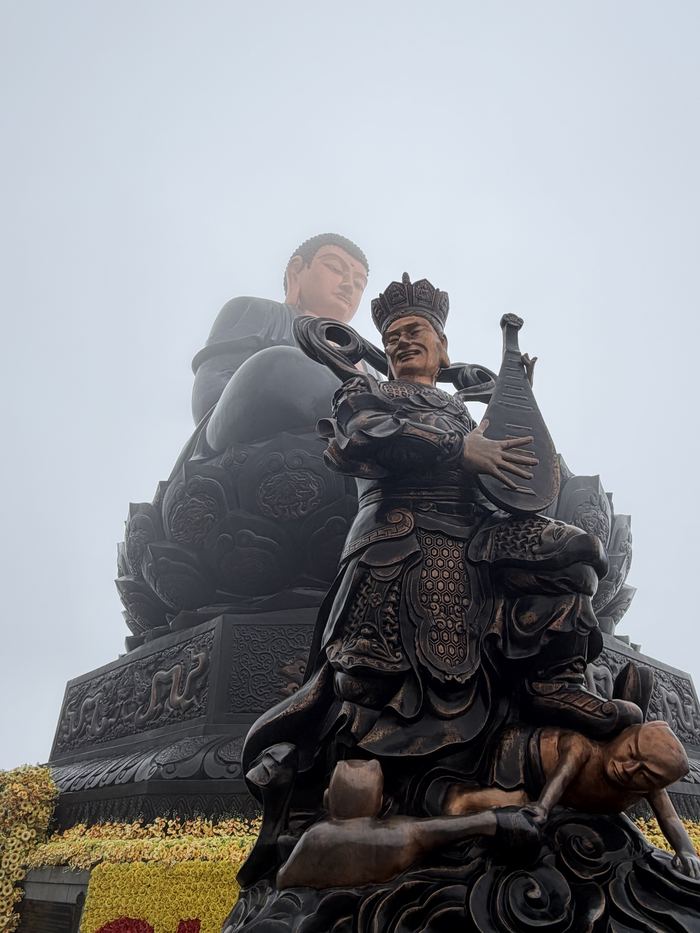 A large bronze statue in the mist on Fansipan